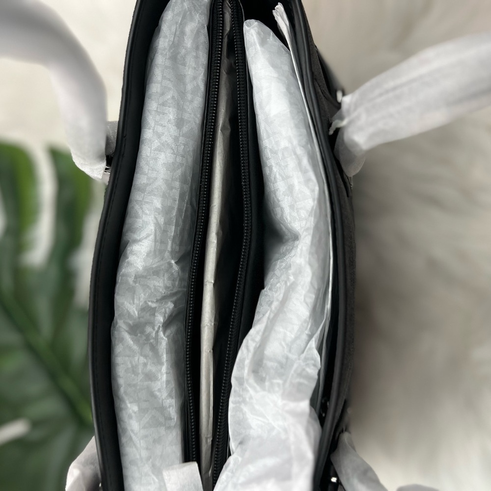 Michael Kors Jet Black Logo bag✨brand new - Picture 8 of 13